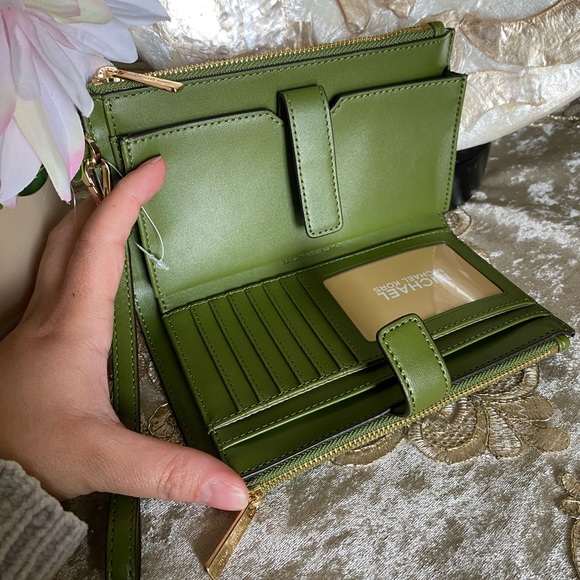 Michael Kors double zipper wallet - Picture 3 of 6